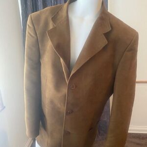 Riccardo Designed in Italia Tan Faux Suede 3 button blazer, size 40R
